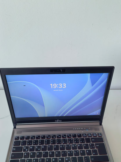 FUJITSU LIFEBOOK E736